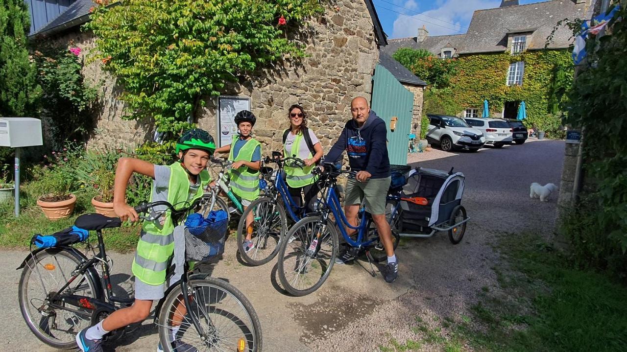 La Vallee Du Launay Taden Bagian luar foto