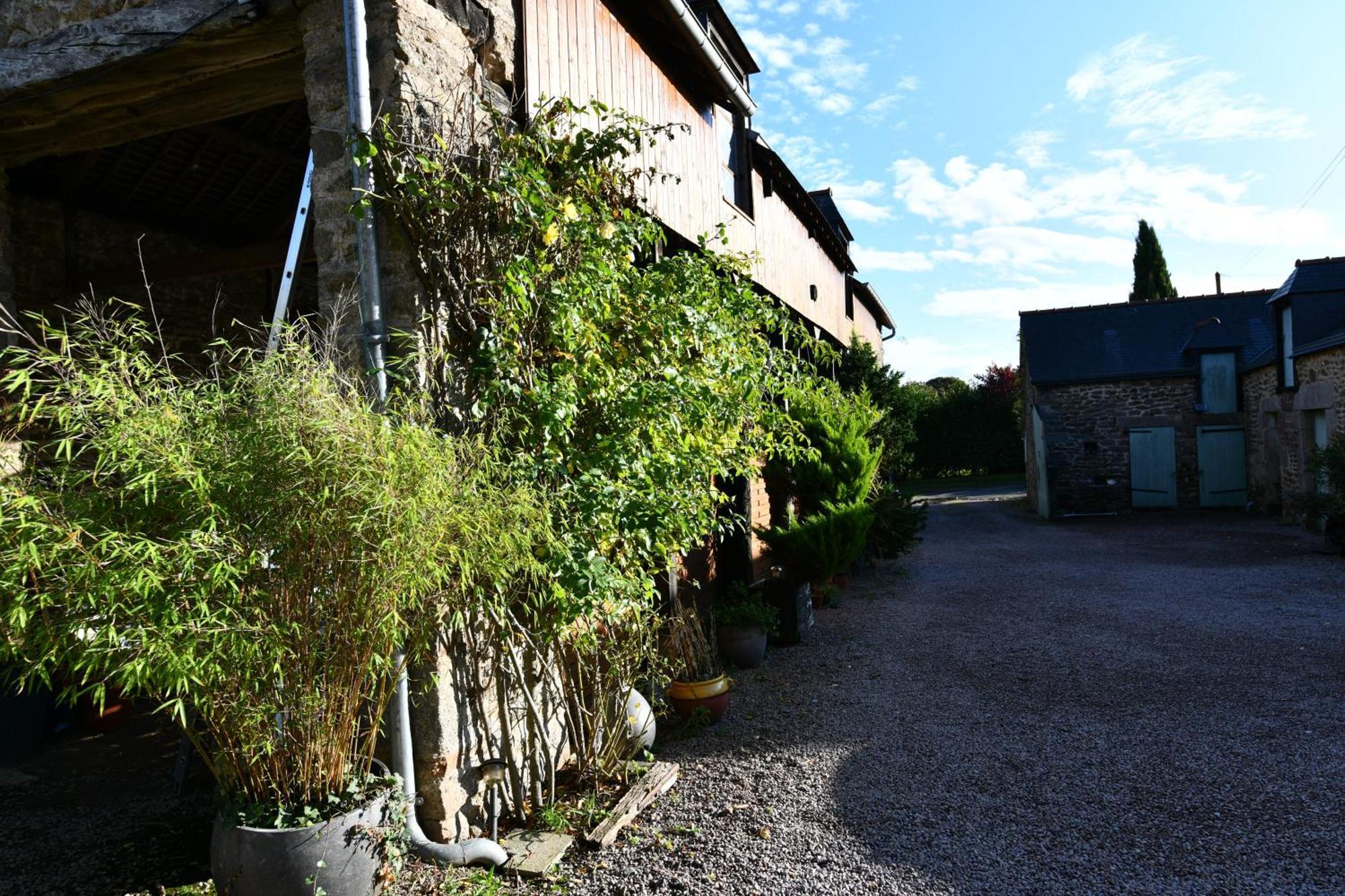 La Vallee Du Launay Taden Bagian luar foto